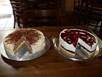 Nusstorte & Heidelbeer-Joghurt-Torte